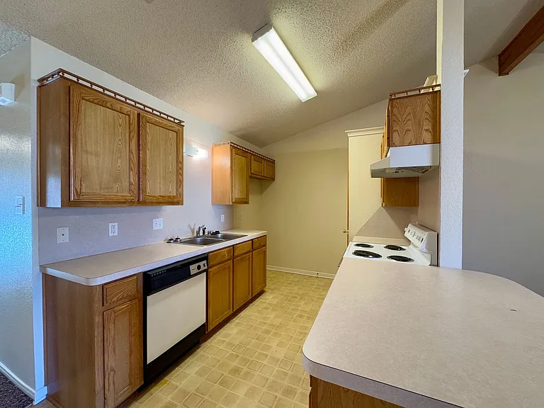 1627 Breezy Dr — Photo 5
