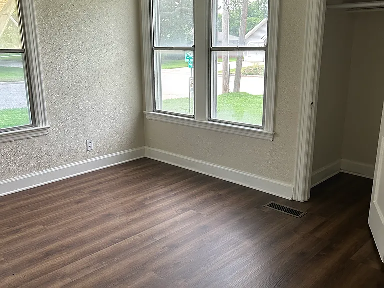 425 D St SW — Photo 1