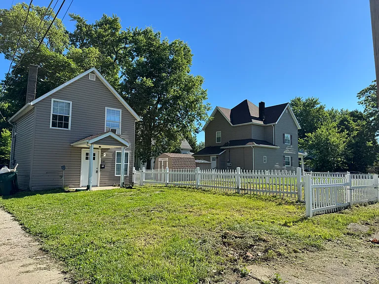 214 Myrtle Ave — Photo 13