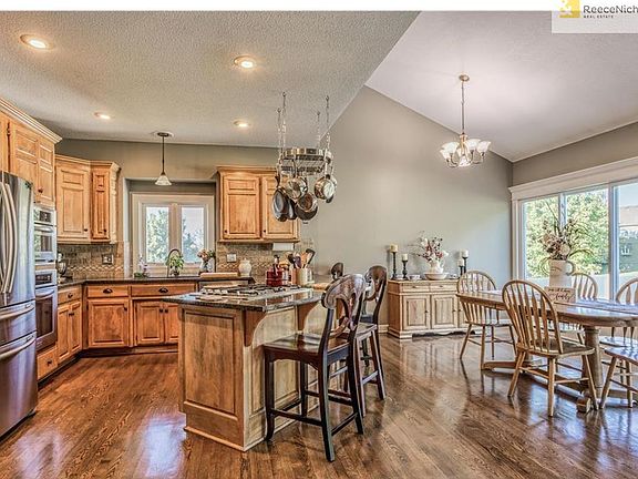 5th image of 1315 NE Valley Forge Dr