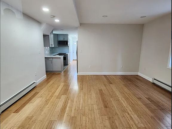 2nd image of 922 Logan Ave #1