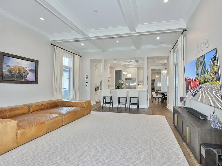 629 Riviera Dr — Photo 13