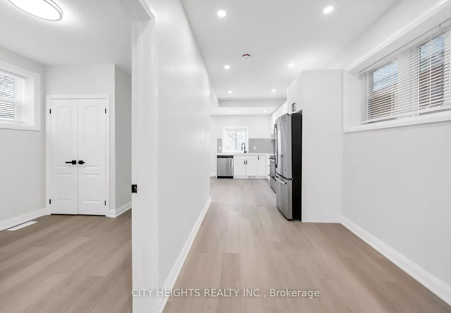 5 bed, $2,400 — Photo 2