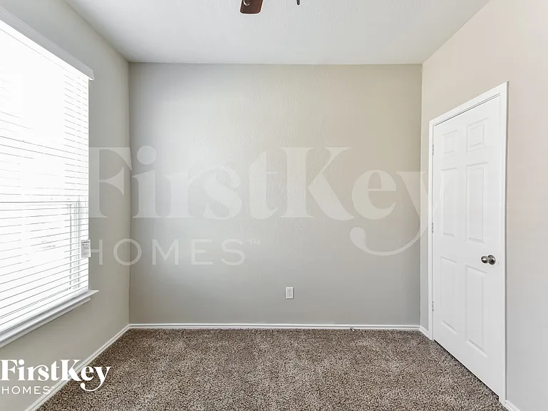 6503 Davenport Bay — Photo 12