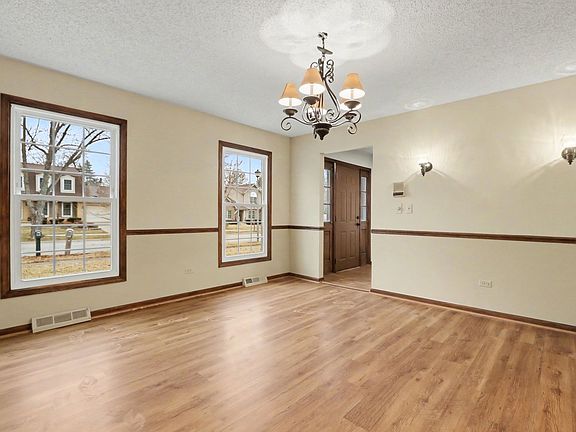 5th image of 720 Meadow Wood Dr