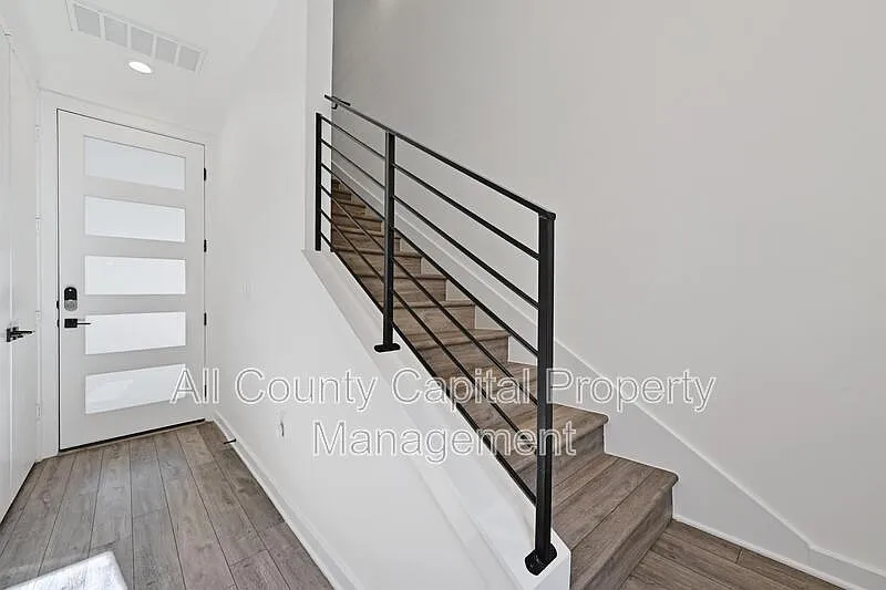 Building Photo - 2804 S 1st St #2106-2804