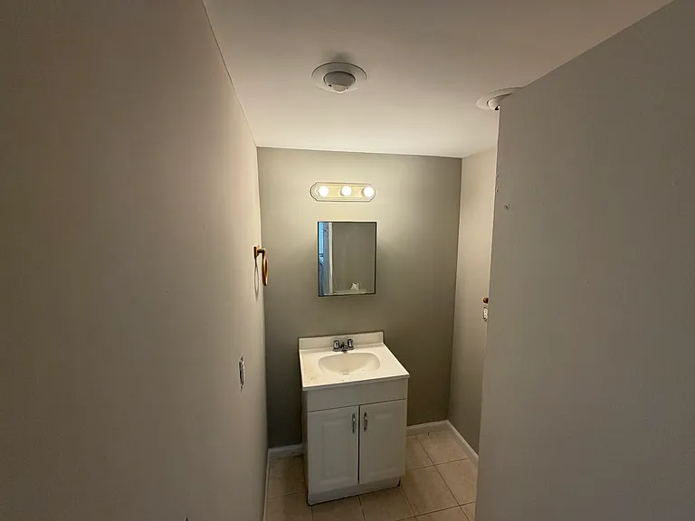 467 Omar St — Photo 4