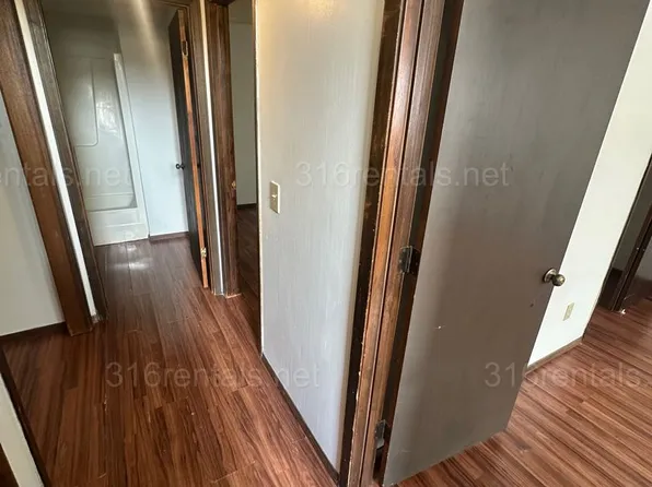$875 - 2 bed 1.5 bath - Duplex within walking distance from Walmart, 333 E Marion Ct, Wichita, KS 67216