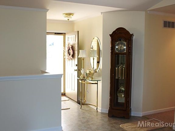 2nd image of 52260 Fox Pointe Dr