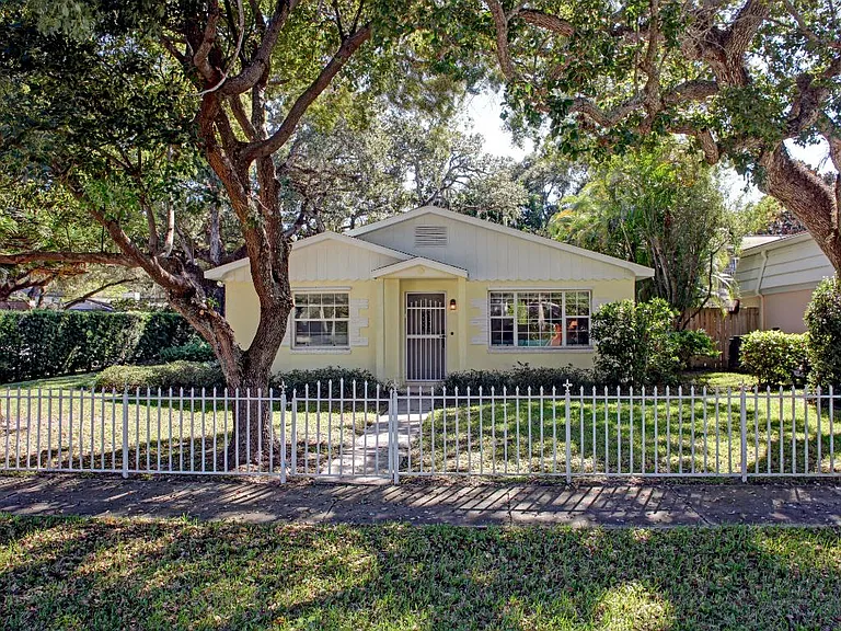 798 Bougainvillea Ln — Photo 23
