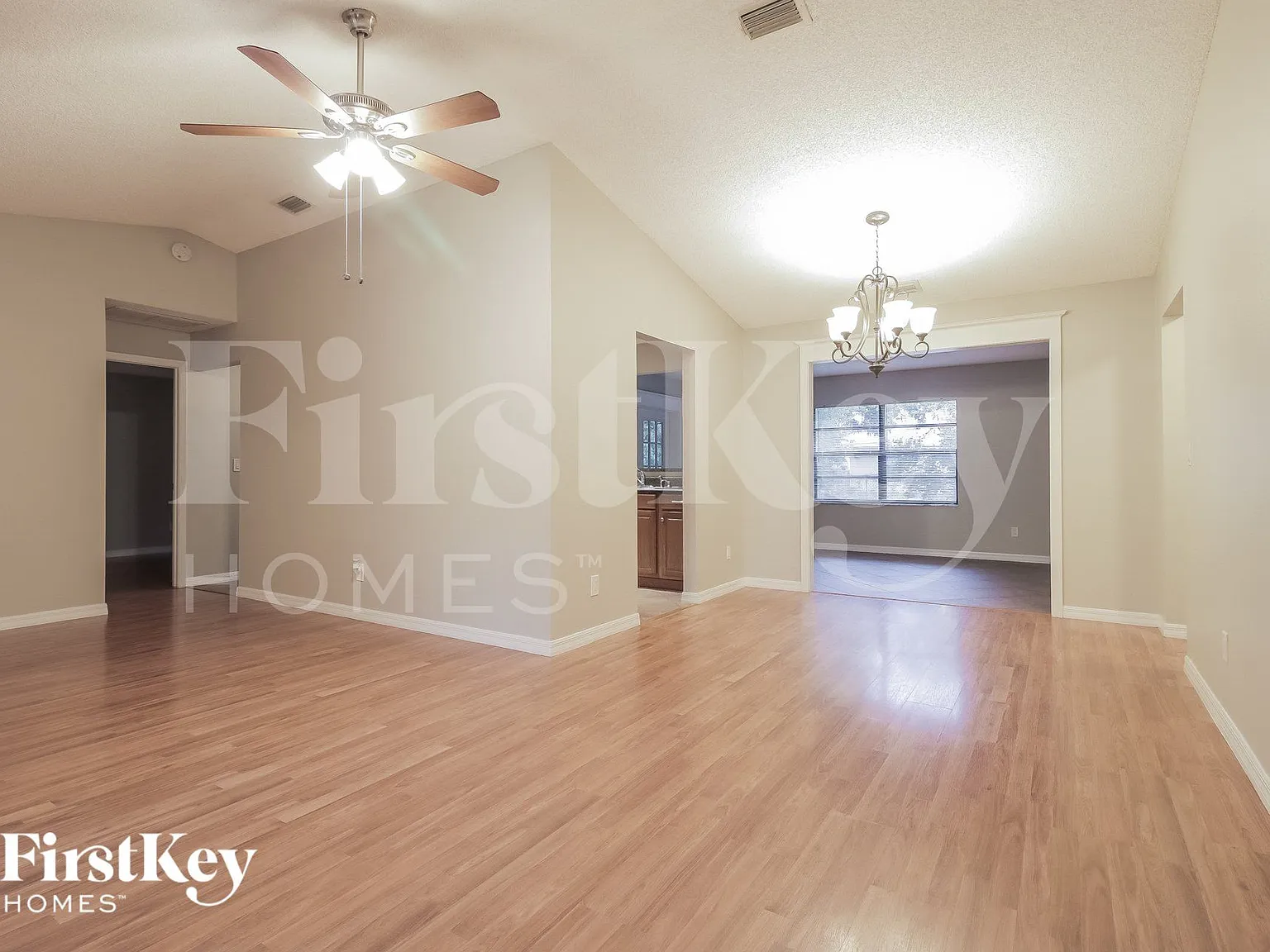 3 bed, 2.0 bath, 1517 sqft, $2,215 — Photo 3
