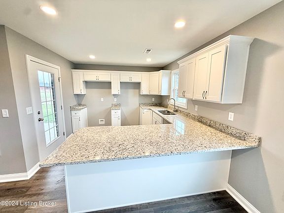 5th image of 124B Lanai Dr