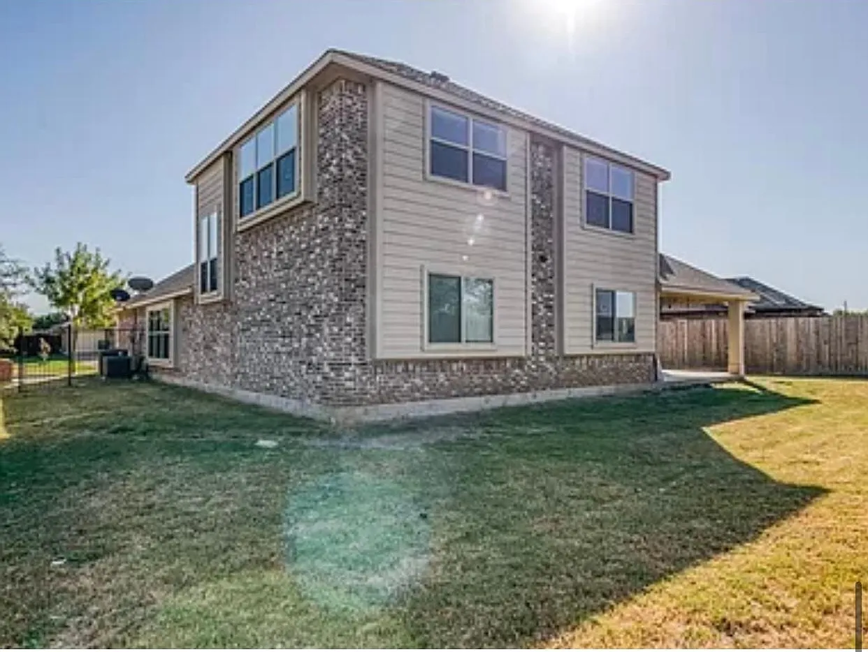 4 bed, 2729 sqft, $3,100 — Photo 4