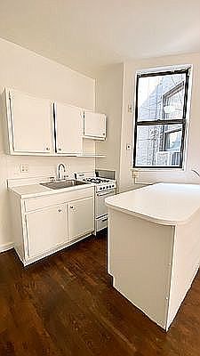 3rd image of 318 E 34th St APT 6A