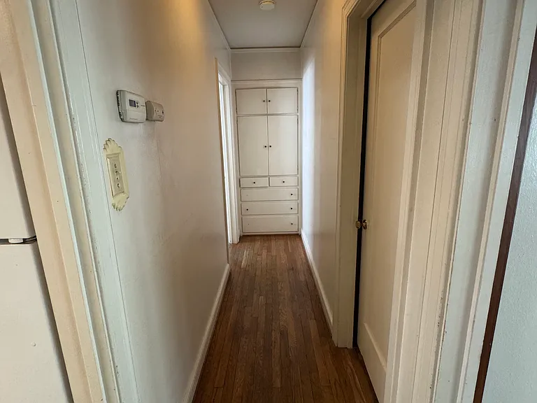 210 E Wyandotte St — Photo 14