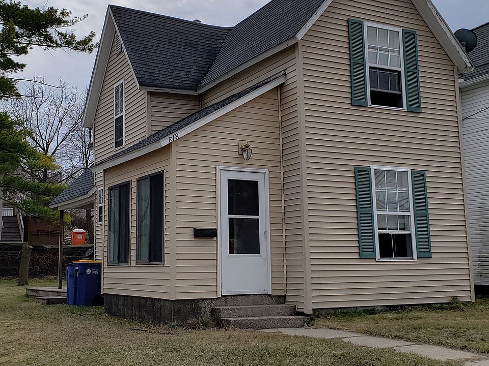 1st image of 818 Flat St NE
