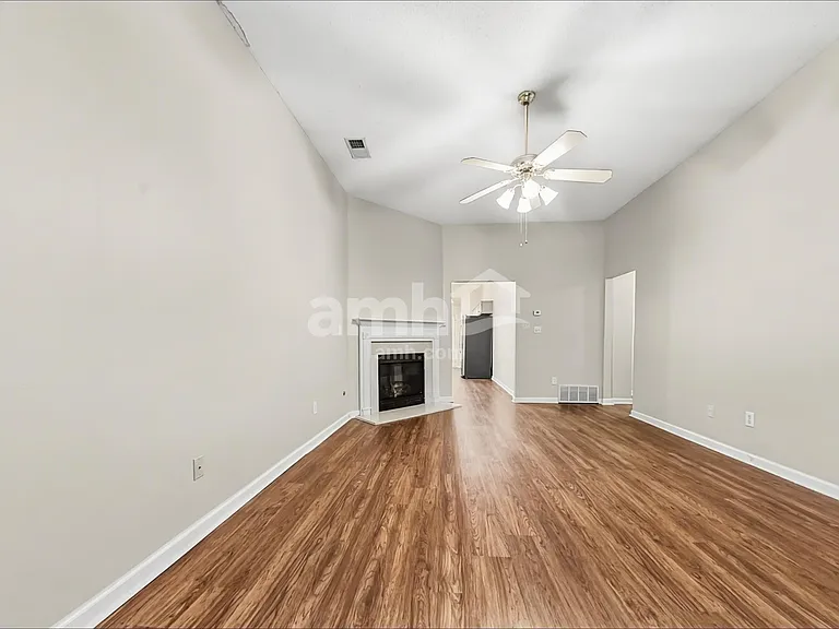 7072 Parkbrook Ln — Photo 6