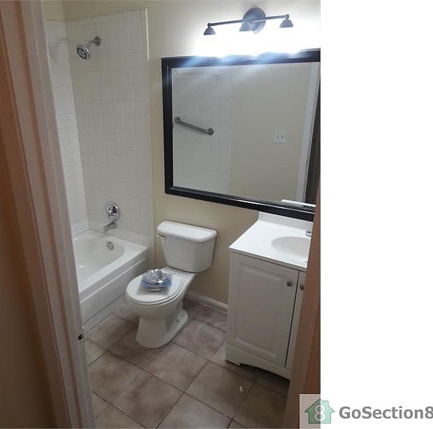 2nd image of 439 48th St APT C