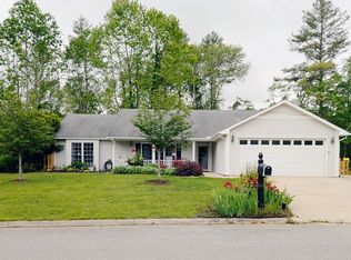 60 Southchase Dr, Fletcher, NC 28732