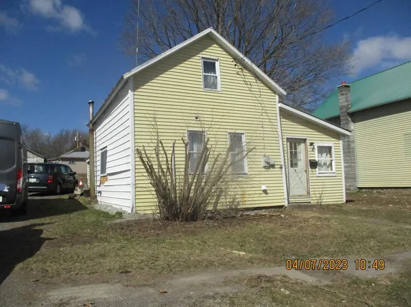 34 West St, Malone, NY 12953