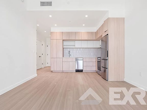 2nd image of 33 4th St #806