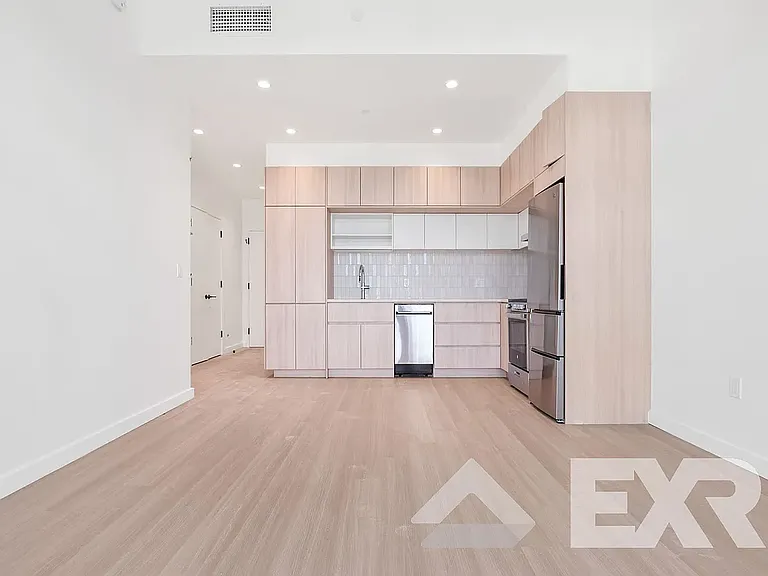 33 4th St #806 — Photo 2