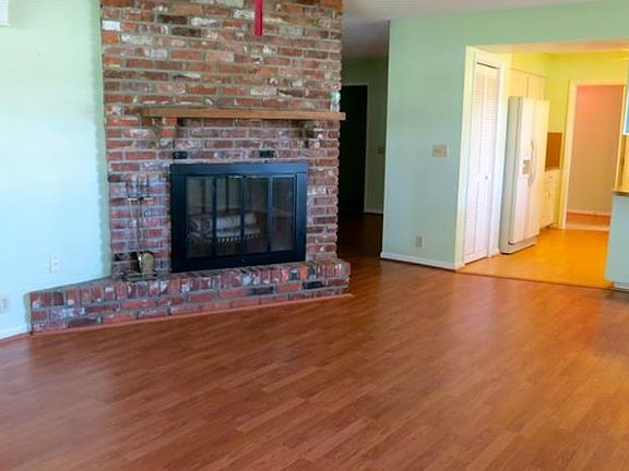 4th image of 408 Birksdale Ct