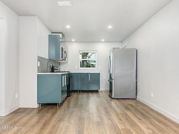 5th image of 231 E 16TH Street