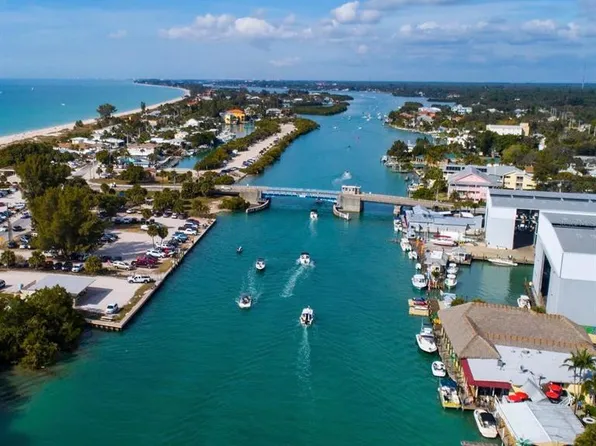 100 Circuit Rd #S-35, Nokomis, FL 34275