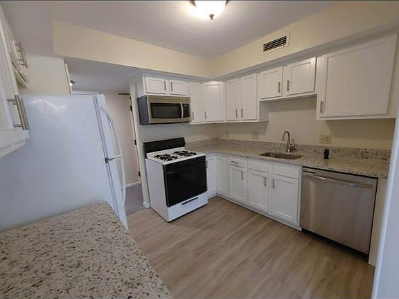 4th image of 6270 Greenwood Pkwy APT 306