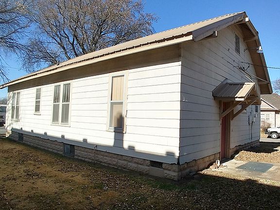 3rd image of 1612 N Broadway St