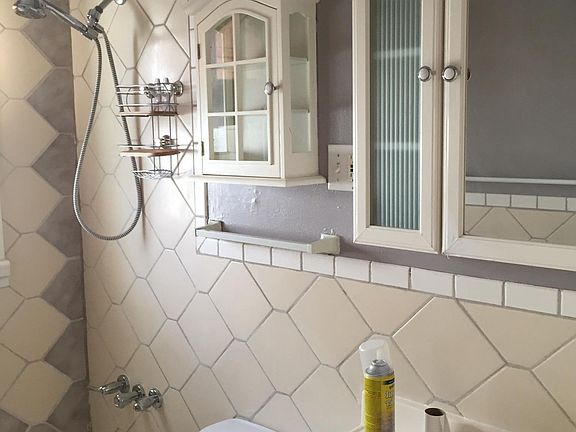 1st fl bathroom