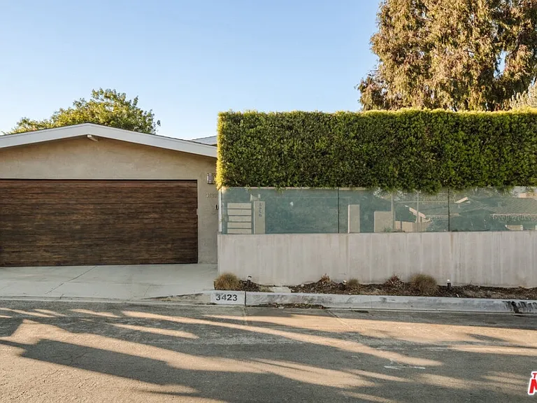 3423 Scadlock Ln — Photo 3