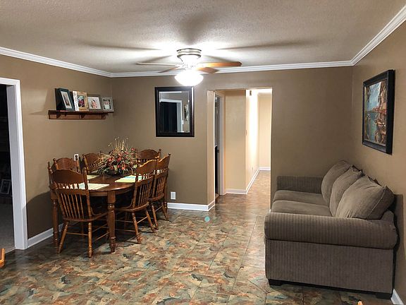 3rd image of 611 Columbia Road 43