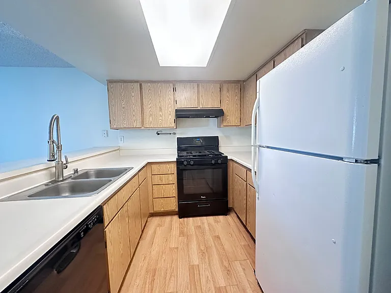 18209 Sierra Hwy — Photo 7