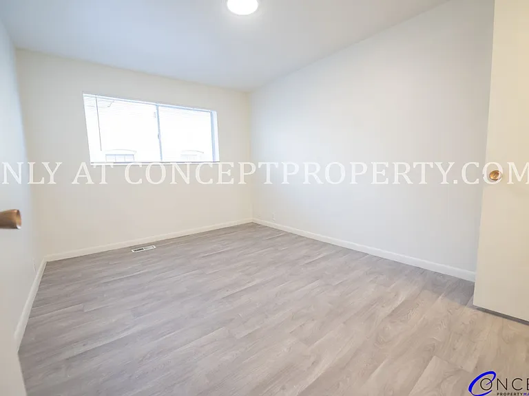 425 E 3rd Ave — Photo 52