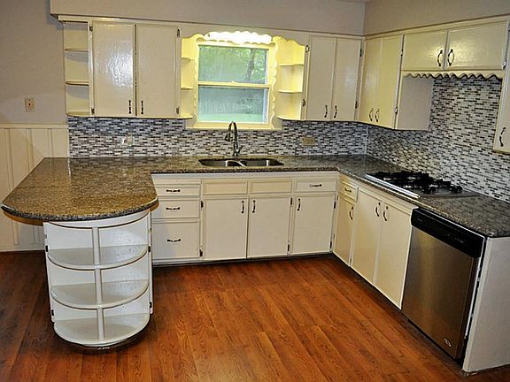 4th image of 212 Burnett Dr