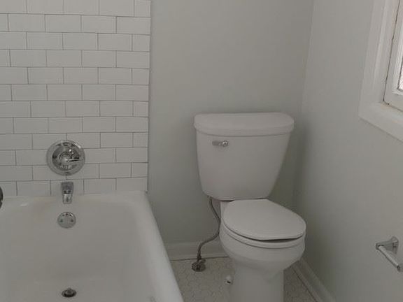 5th image of 2132 Cathedral Ave #1