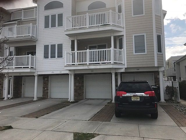 2nd image of 312 E Juniper Ave