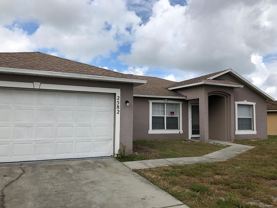 1st image of 2582 SE Floresta Dr