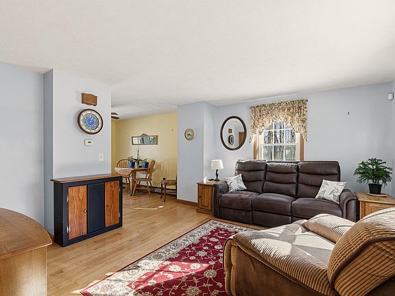 4th image of 20 Jamestown Court #20