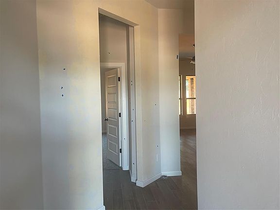 3rd image of 2424 Creekview Trl