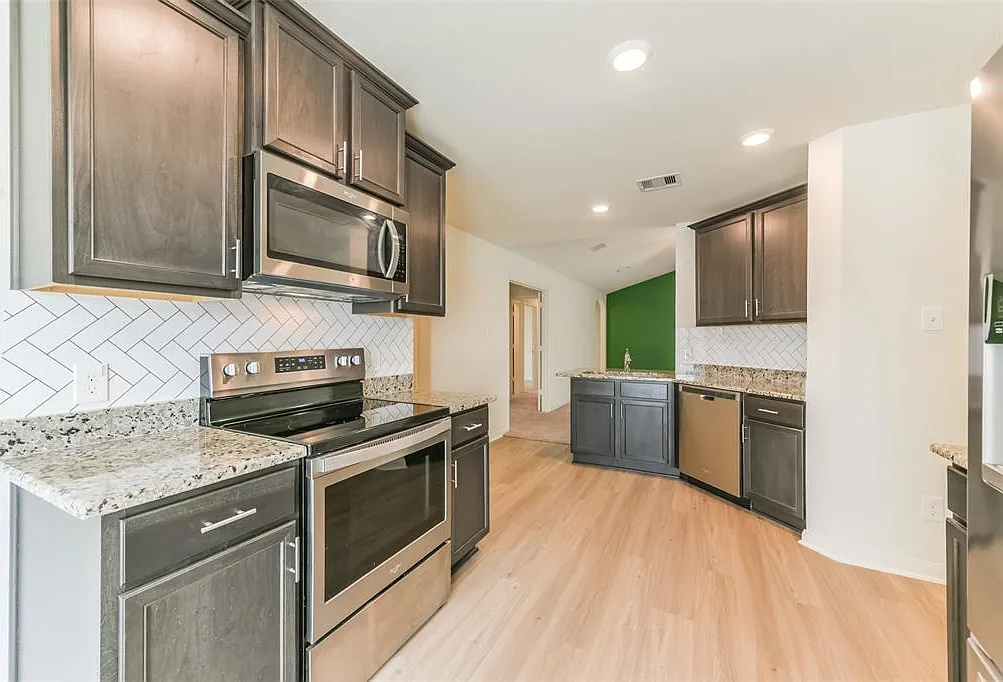 3 bed, 1862 sqft, $2,399 — Photo 4