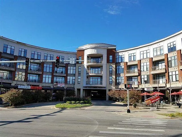 535 S Upper St #402 — Photo 2