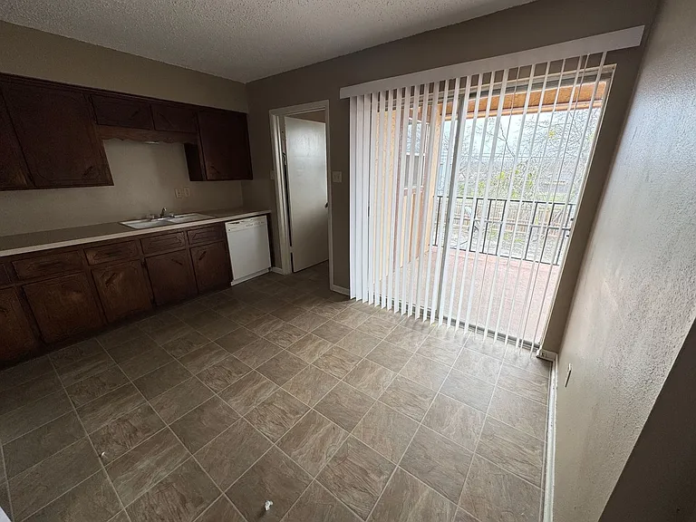 2202 Hunt Dr — Photo 5