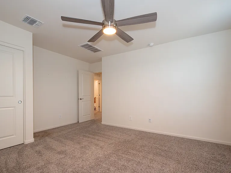 10410 W Robertson St — Photo 24