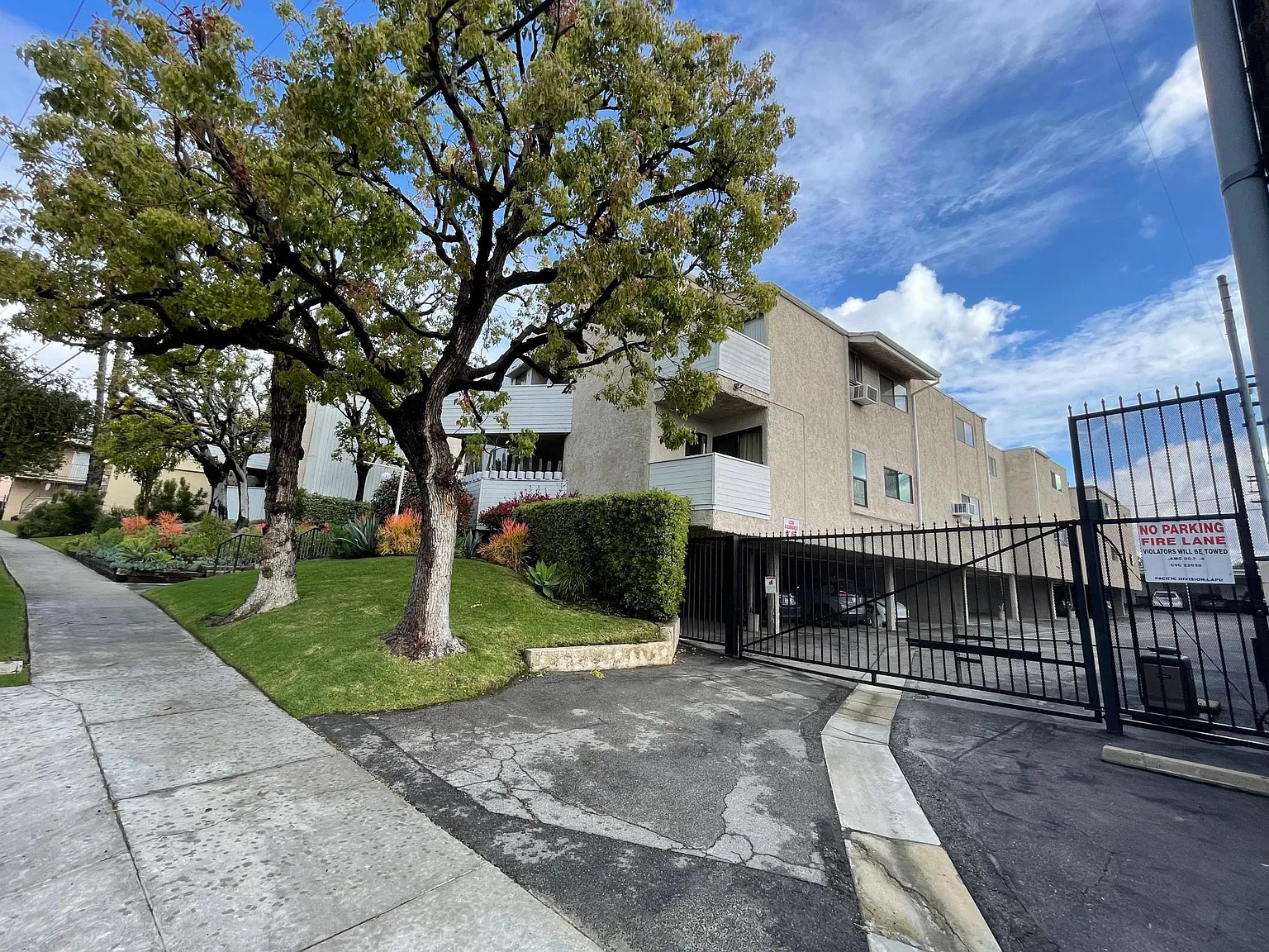 10521 National Blvd — Photo 2