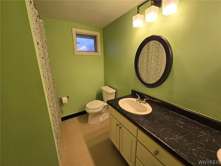 161 Foxpoint Dr W — Photo 28