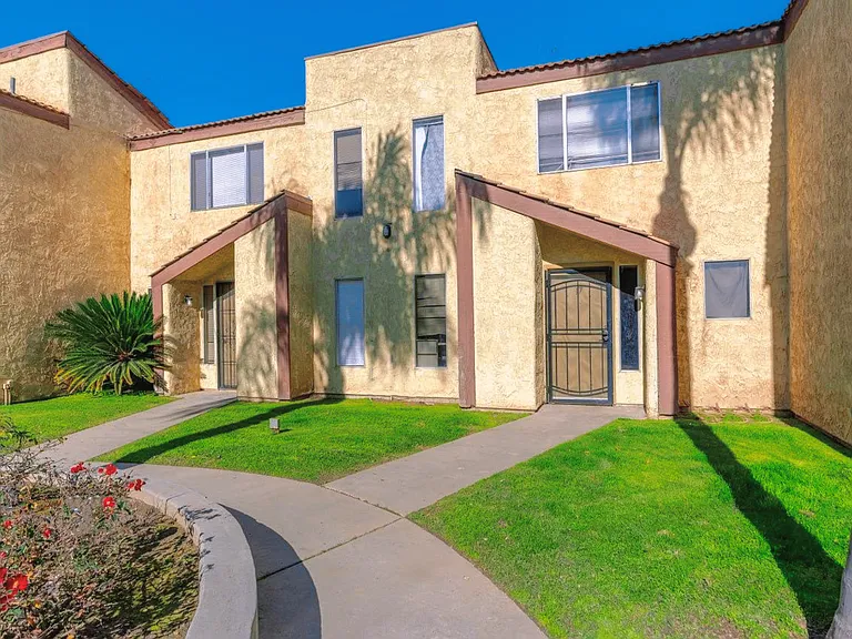 Mission Villa Town Homes — Photo 11