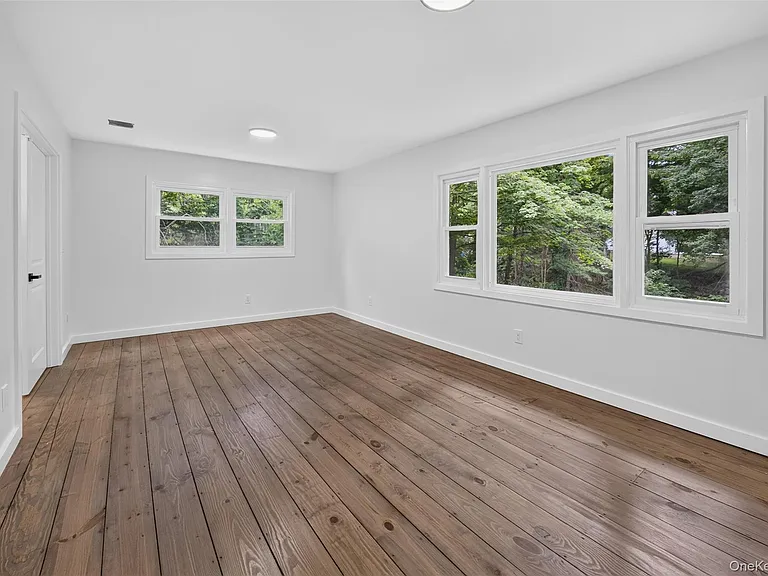 179 Roosevelt Rd — Photo 22